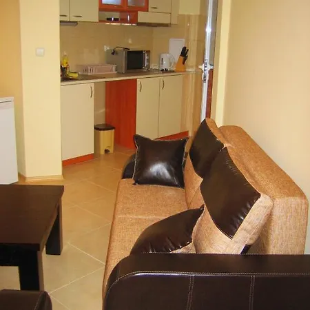 In Complex Lazur 2 アパート